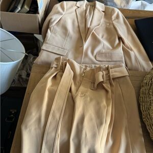 Vince Tan Women's suit